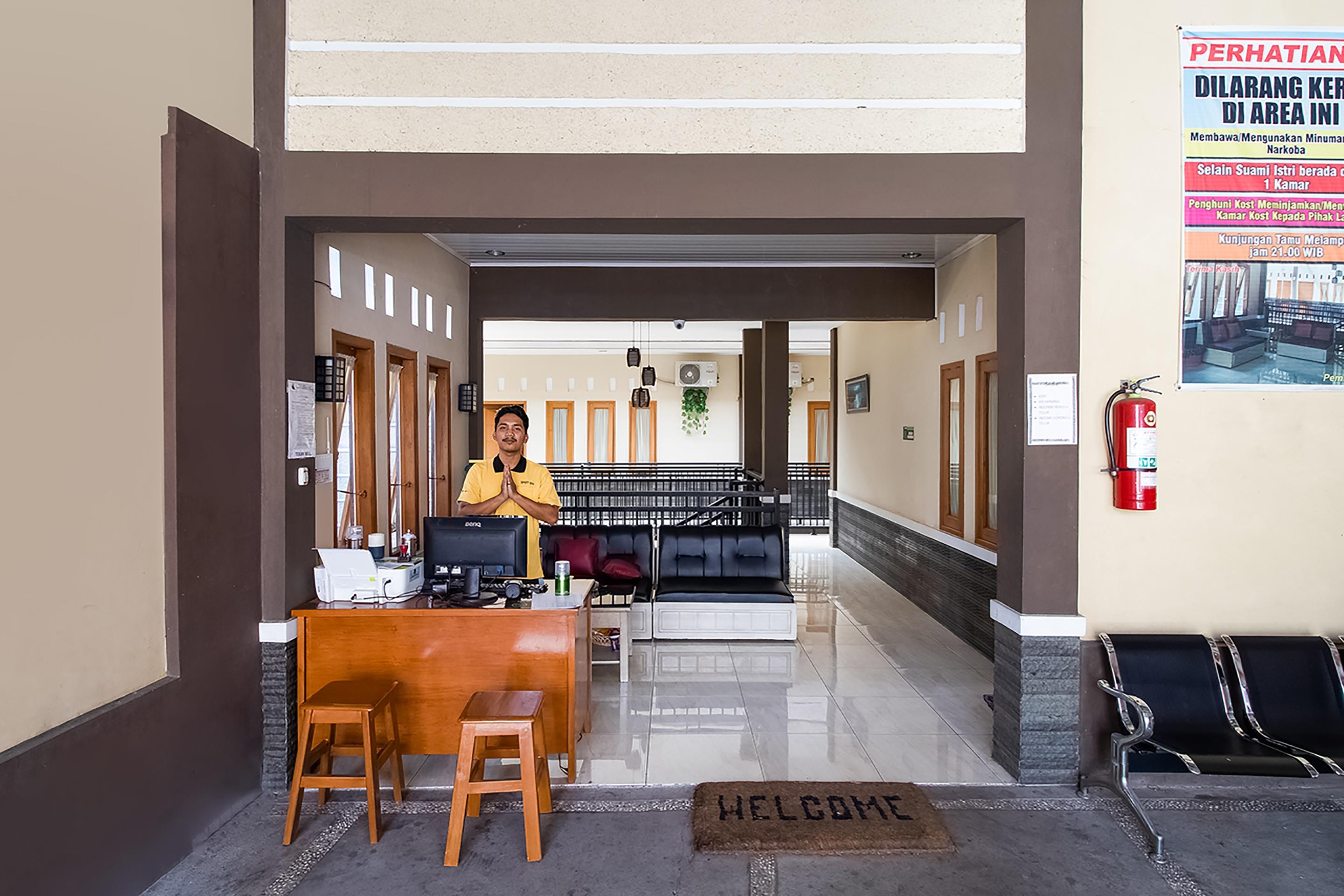Hotel Reddoorz Near Alun Alun Cianjur Exterior foto